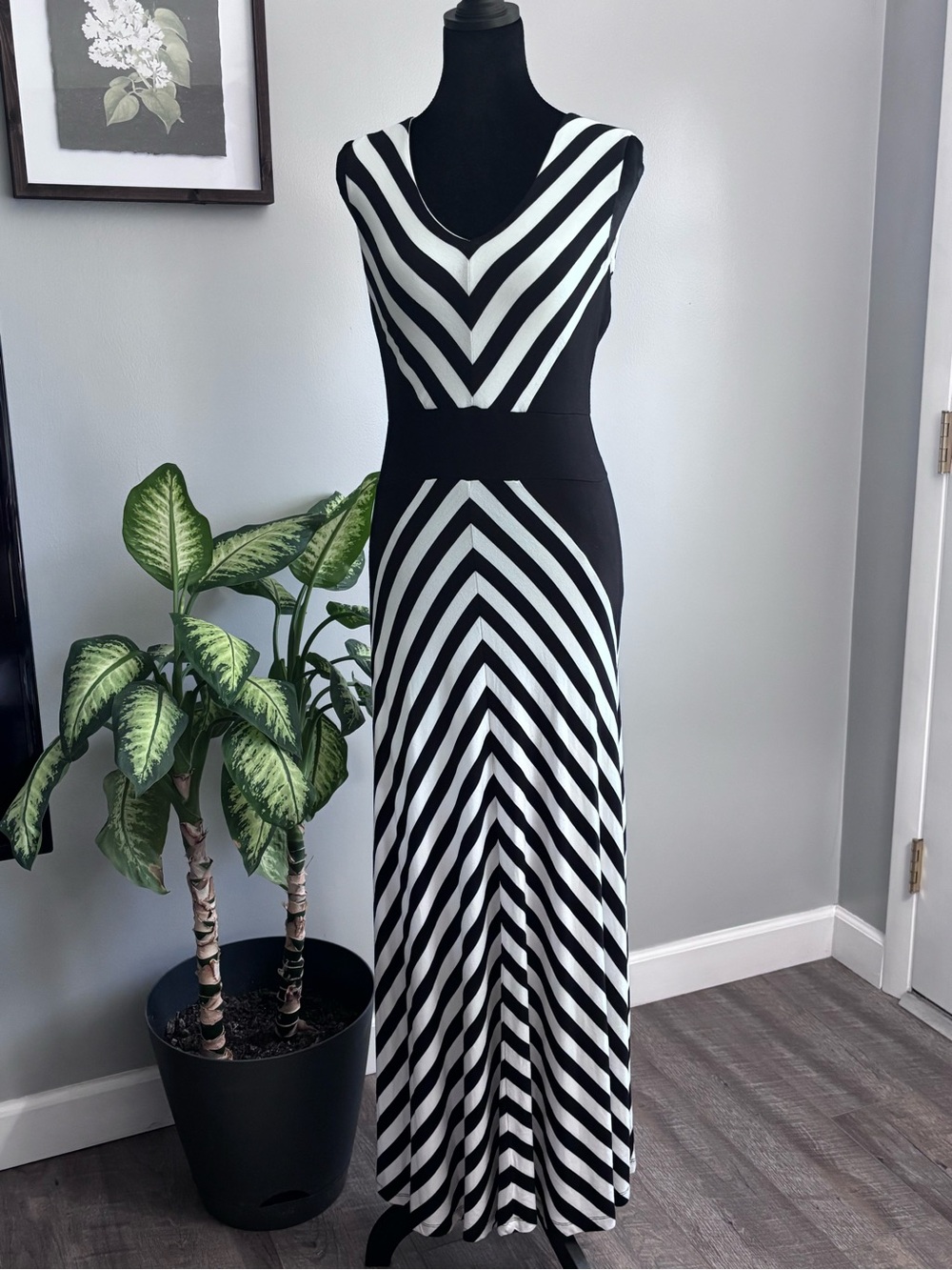 Dana Buchman Black & White Chevron Maxi Dress